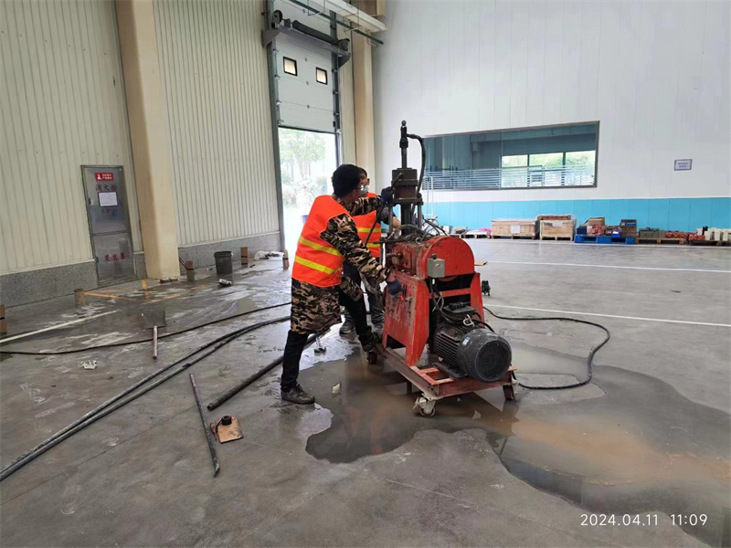 阿克陶厂房地面下沉塌陷注浆加固施工